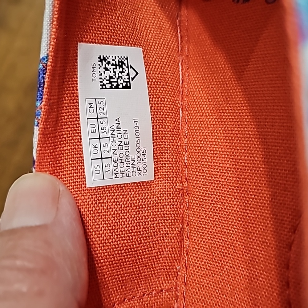 S:3.5 Toms Youth Slip on Shoes - Picture 11 of 14